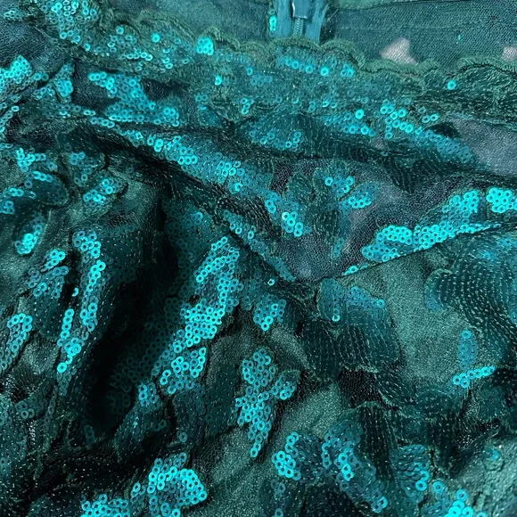 Formal green dress in mint condition - Picture 3 of 8